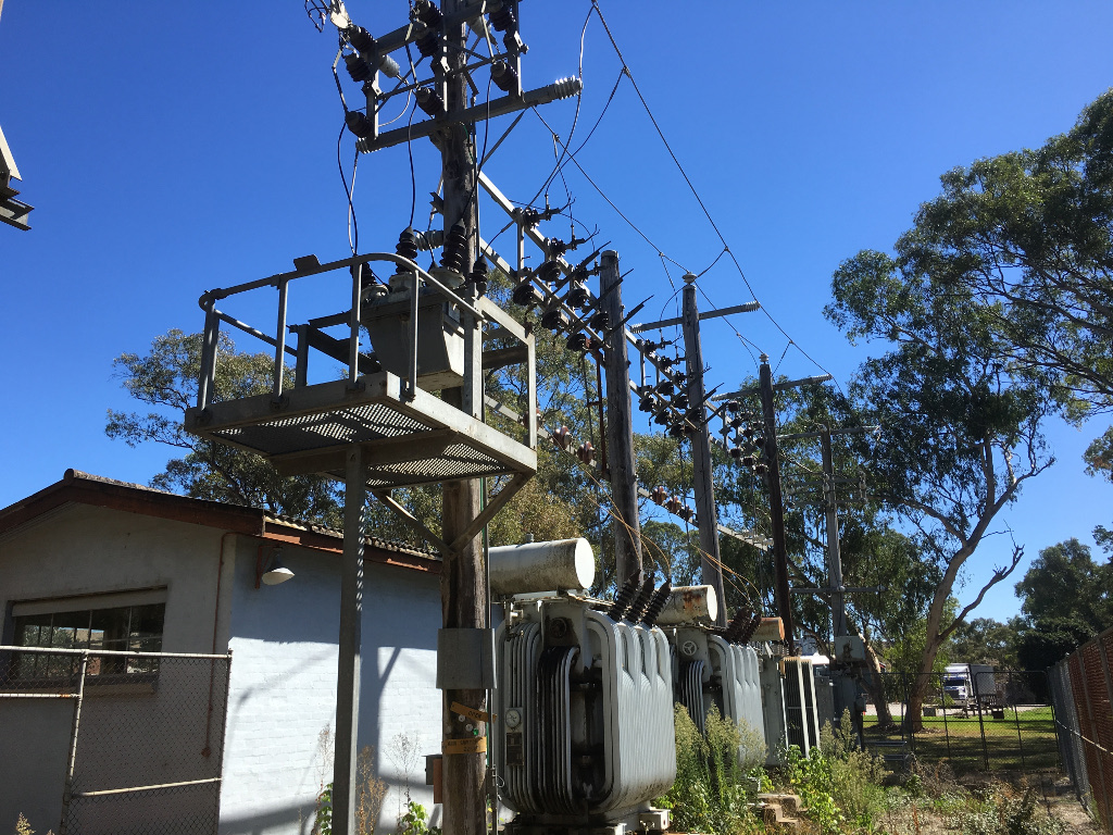 HV operator providing maintenance of outdoor high voltage embedded network in Melbourne, Australia